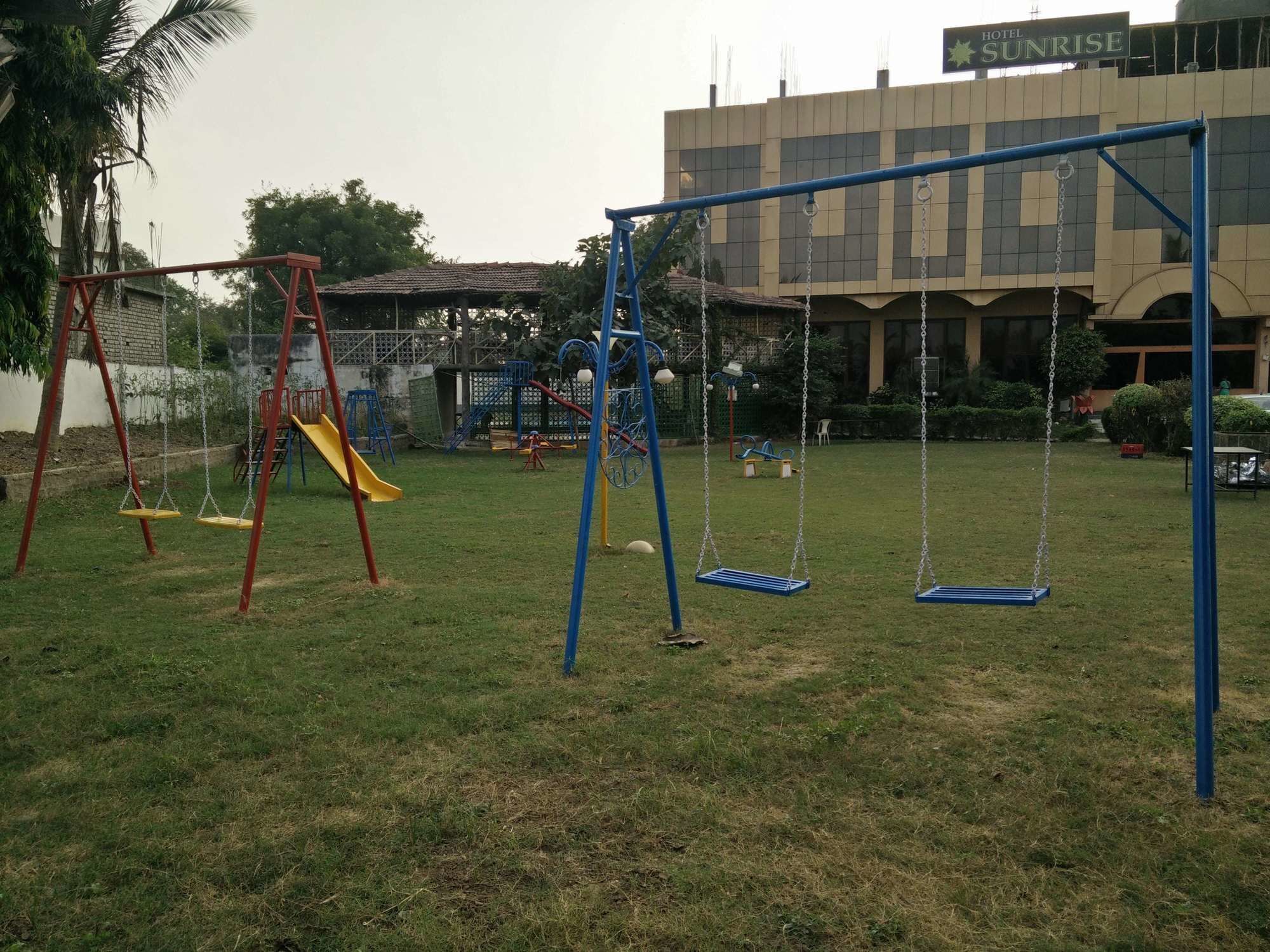 Hotel Sunrise N Resorts Nagpur Exterior foto